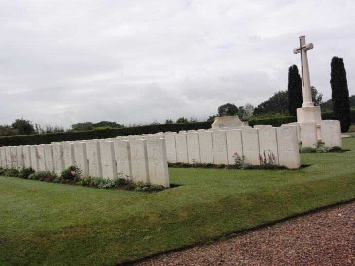Ruesnes (59530) cimetière, Commonwealth War Graves