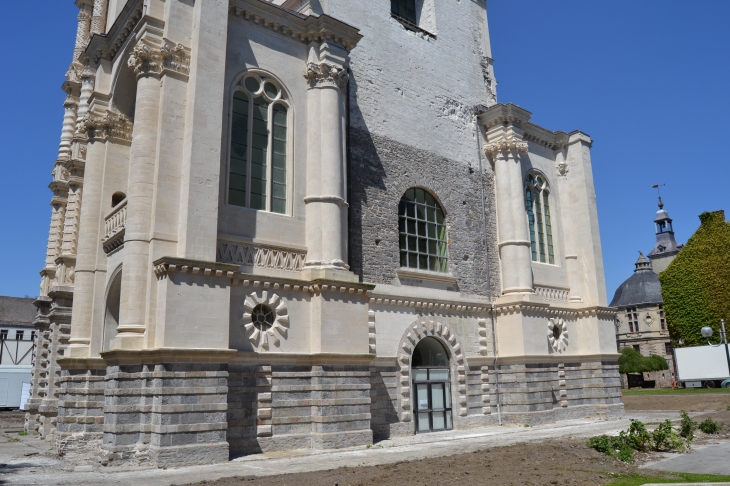 *Tour Abbatiale et son Musée haute de 82 Mètres datant du 17 Em Siècle - Saint-Amand-les-Eaux