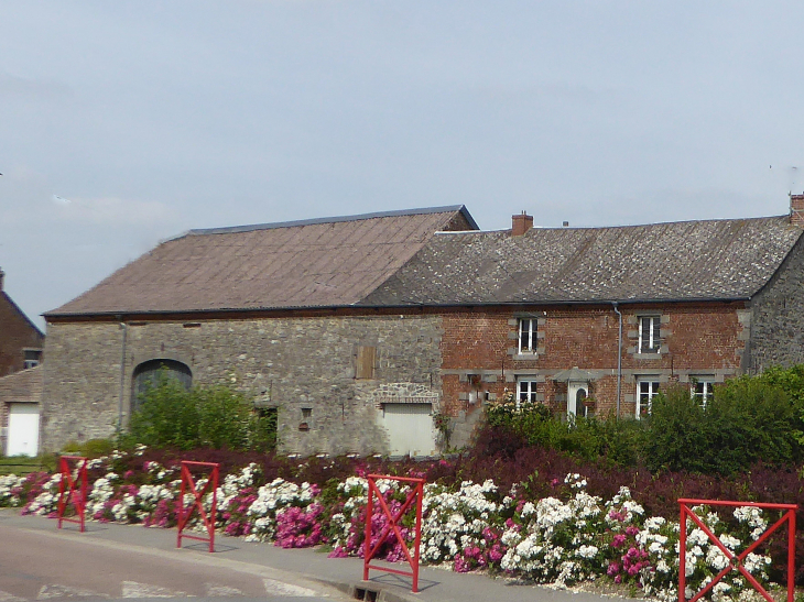 Village fleuri - Sémeries