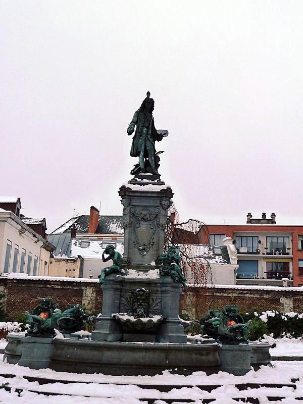 La statue de Watteau dans le square - Valenciennes