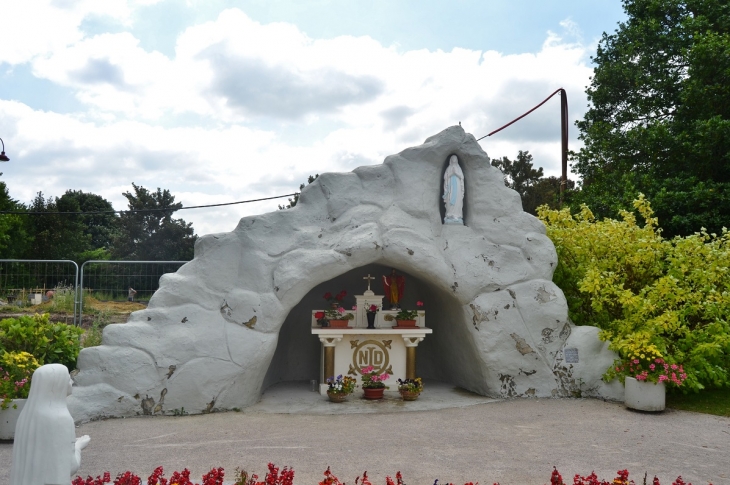 L'église ( la Grotte ) - Annequin