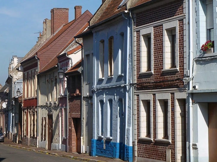 Façades colorées du centre - Auxi-le-Château