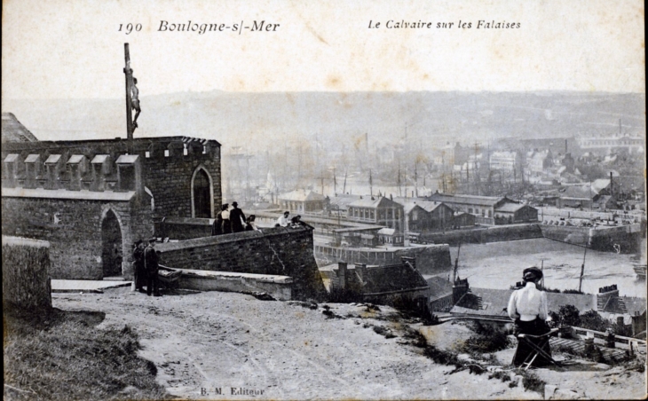 Le Calvaire sur les Falaises, vers 1917 (carte postale ancienne). - Boulogne-sur-Mer