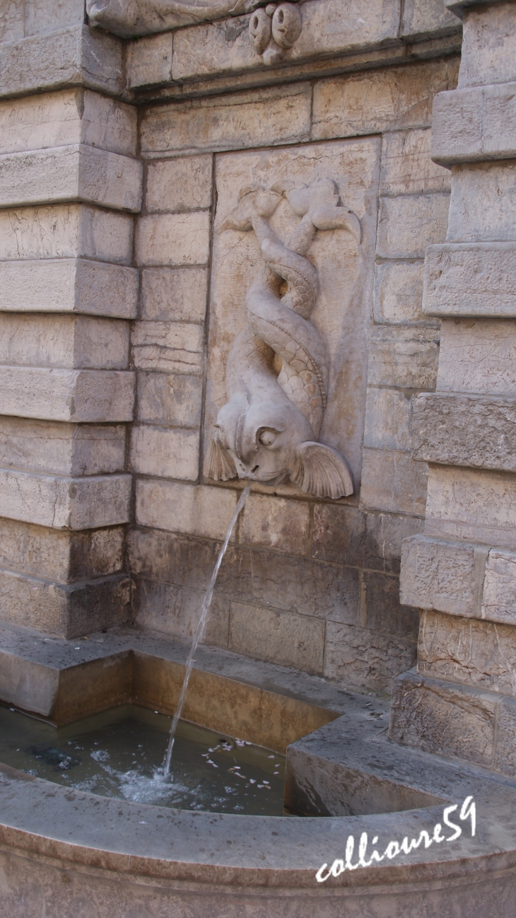 Une fontaine a la porte de la vieille ville - Boulogne-sur-Mer