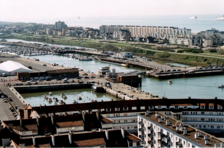 Vue sur port plaisance et pêche - Calais