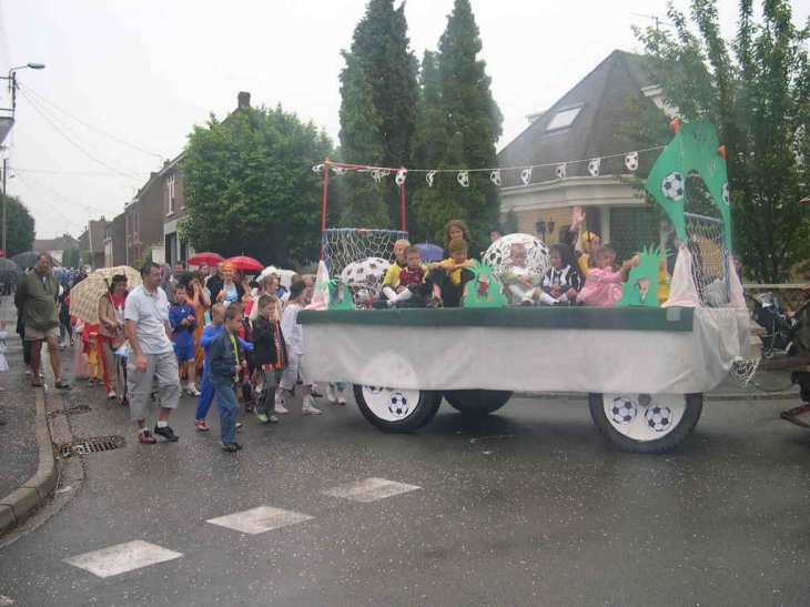 Le célèbre carnaval de DOUVRIN en Mai
