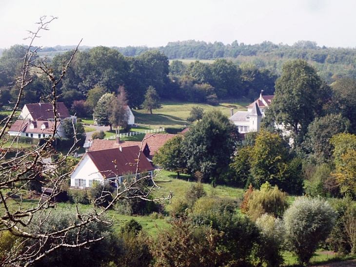 Le village vu des remparts de Montreuil - La Madelaine-sous-Montreuil