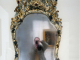 LOUVRE Galerie du Temps Orient : TURQUIE 1800  la photographe photographiée, selfie dans un miroir rococoiroir  irmooir 