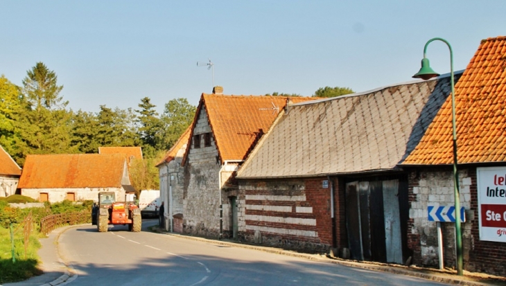 Le Village - Mont-Saint-Éloi