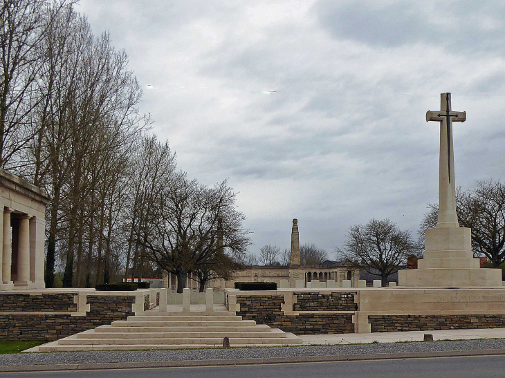 Cimetière militaire anglais et mémorial de la  1ère guerre mondiale - Vis-en-Artois