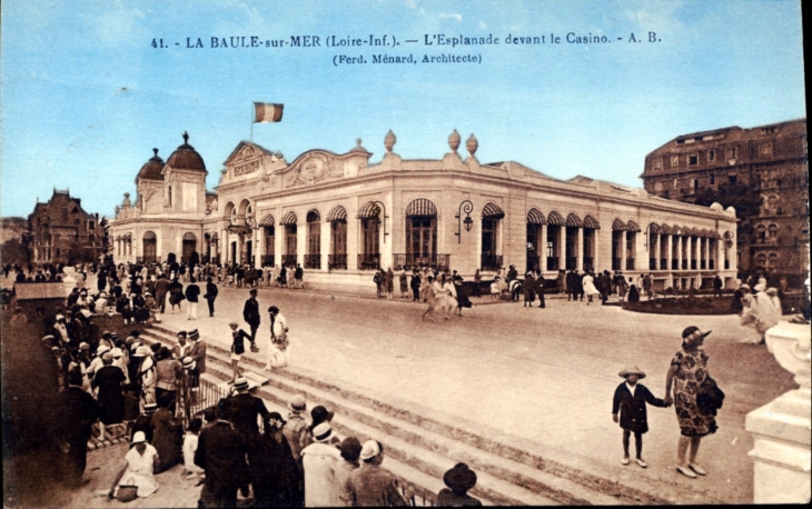 L'esplanade devant le Casino, vers 1928 (carte postale ancienne). - La Baule-Escoublac