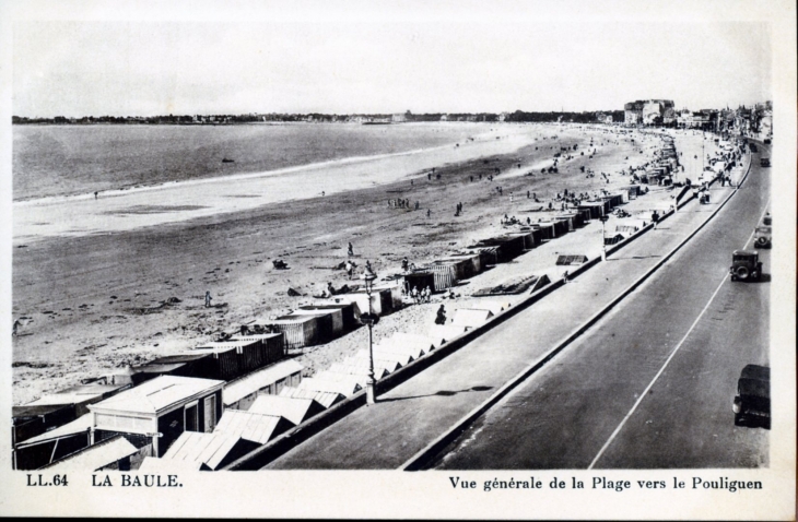 Vue générale de la Plage vers le Pouliguen, vers 1930 (carte postale ancienne). - La Baule-Escoublac