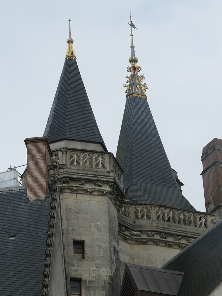 Château : les flèches de tour de la Couronne d'Or - Nantes