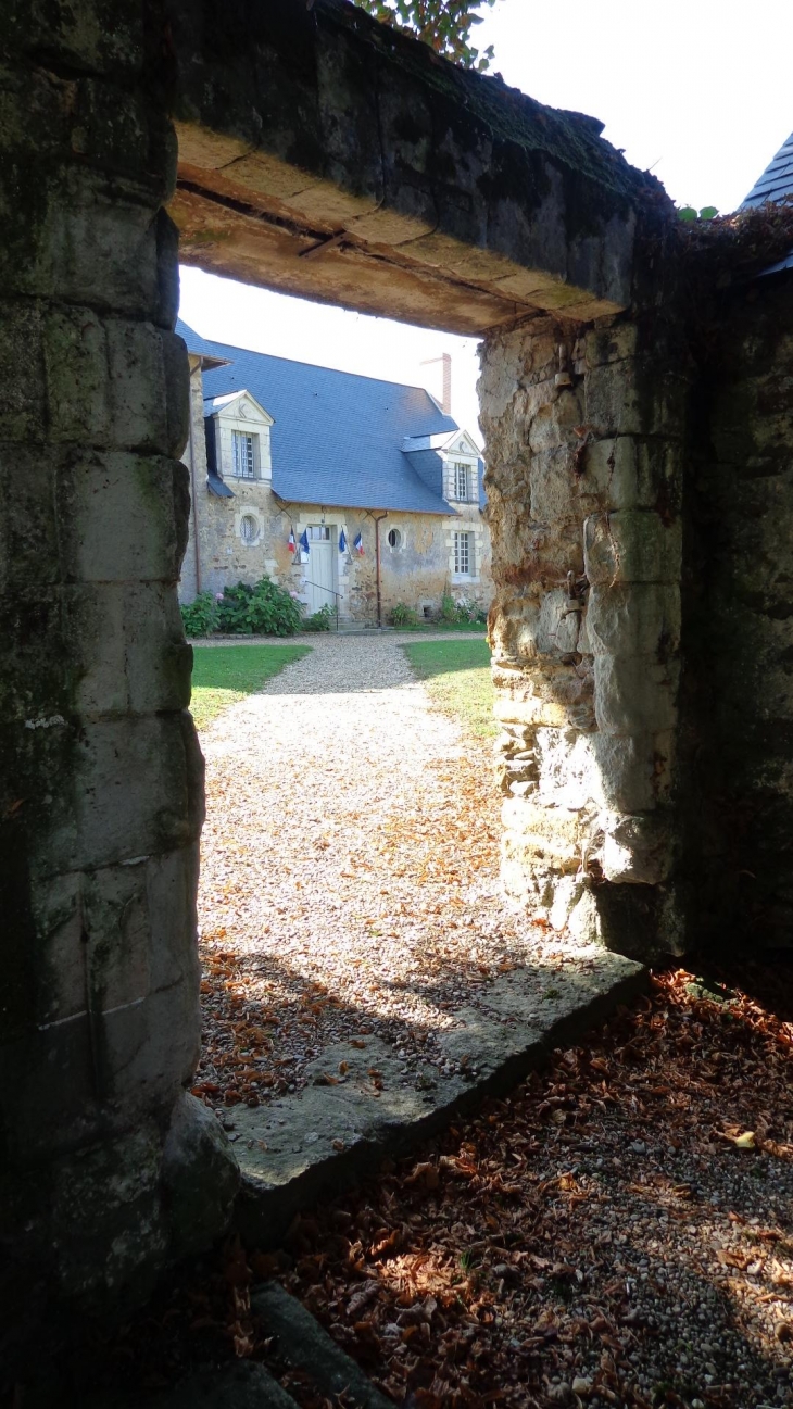 La mairie (ancien presbytère) - Champteussé-sur-Baconne