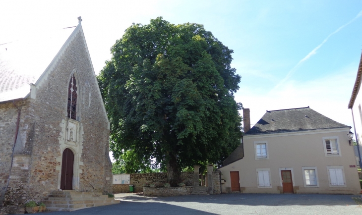 Place de l'église - Champteussé-sur-Baconne