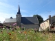 Photo suivante de Champteussé-sur-Baconne Eglise vue du jardin fleuri
