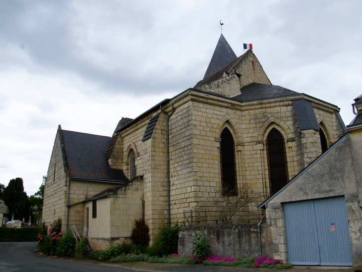 Le chevet de l'église Saint Pierre de Rest. - Montsoreau