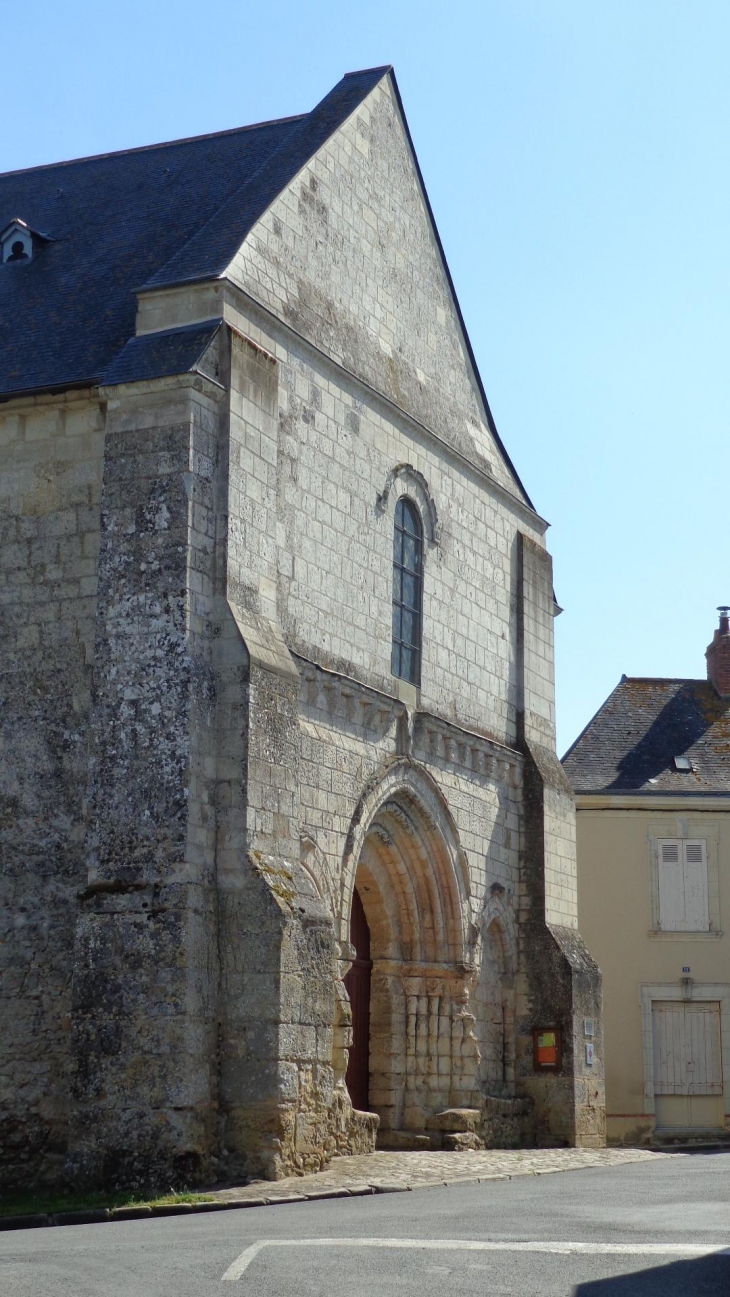 Façade de l'église - Pontigné