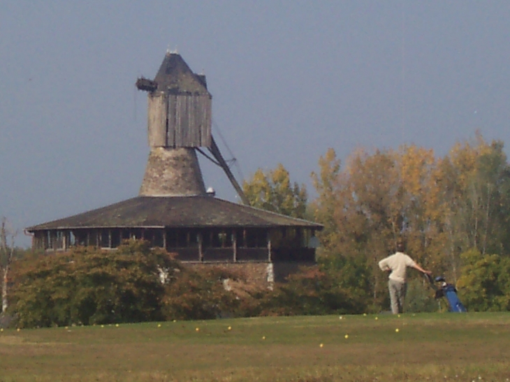 Moulin de pistrait terrain de golf - Saint-Jean-des-Mauvrets