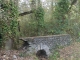 Photo suivante de Saint-Jean-des-Mauvrets petit pont en schiste dans le parc des garennes