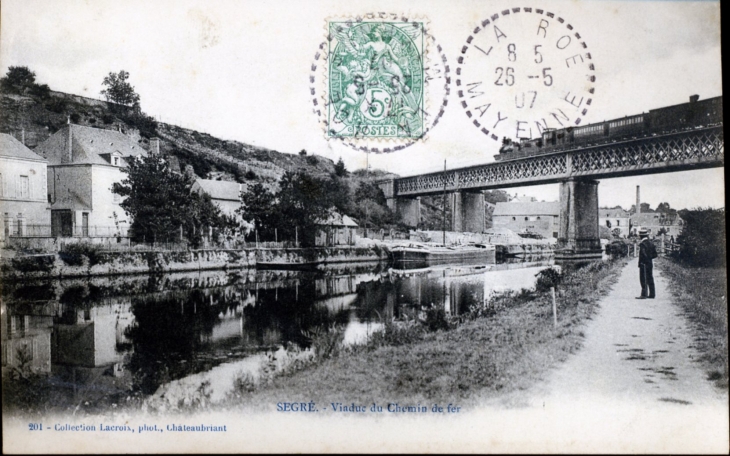 Viaduc du chemin de Fer, vers 1907 (carte postale ancienne). - Segré