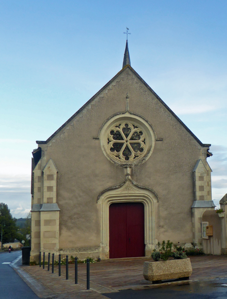La façade de l'église - Soulaire-et-Bourg