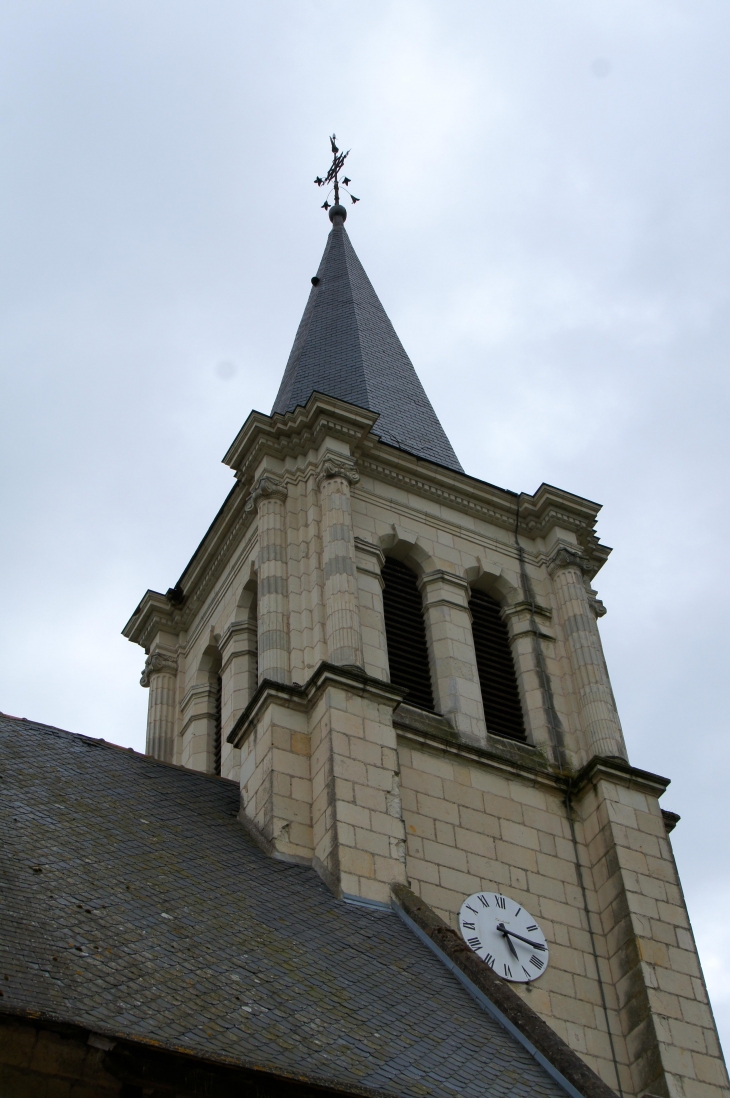Le clocher de l'église Saint Florent. - Varrains