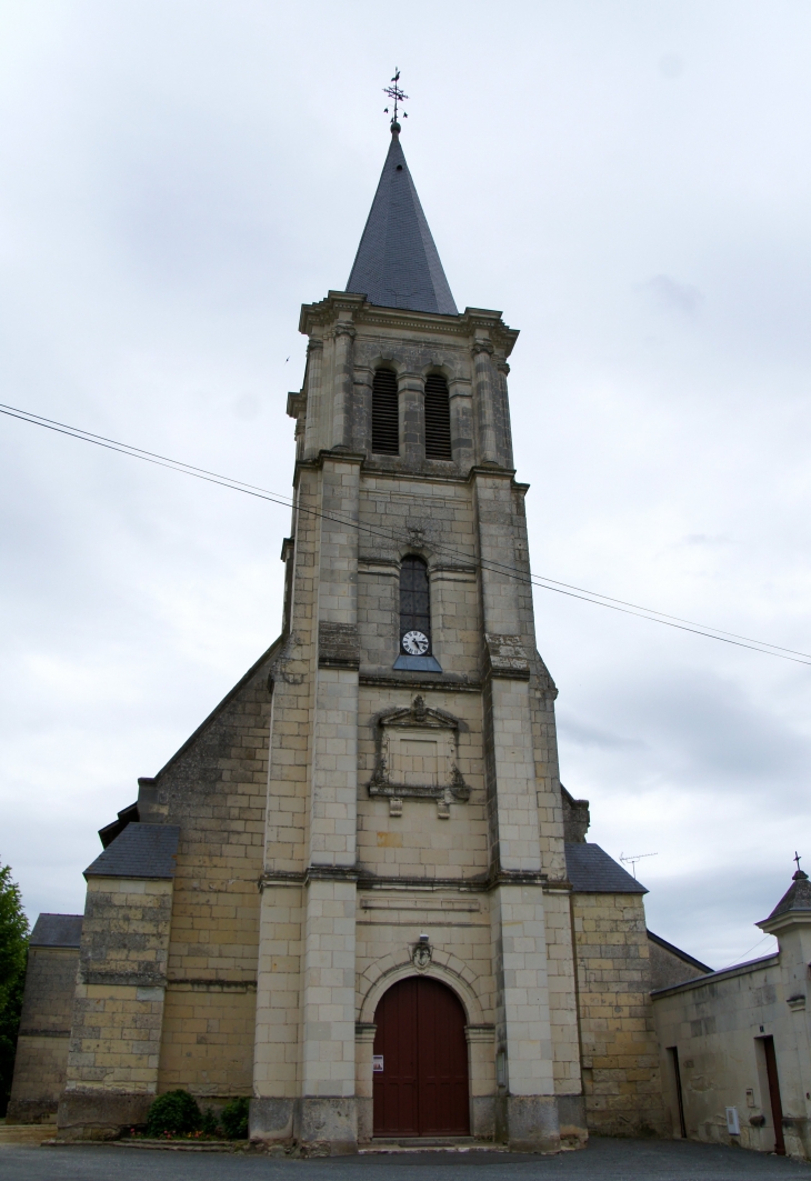 La façade occidentale de l'église Saint Florent, XVIIe, XIXe siècles. - Varrains