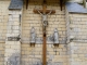 Photo suivante de Varrains La croix du Christ, façade latérale nord de l'église Saint Florent.