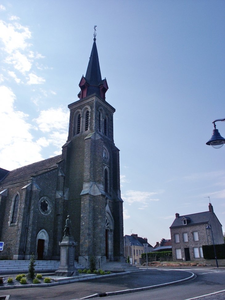 L'église dédiée à l'Assomption de la Vierge, fut reconstruite vers les années 1862-1864, sous le règne de M. Foussard, curé d'Alexain, grâce aux plans de l'architecte Lemesle et dans le style des édifices du XIII°