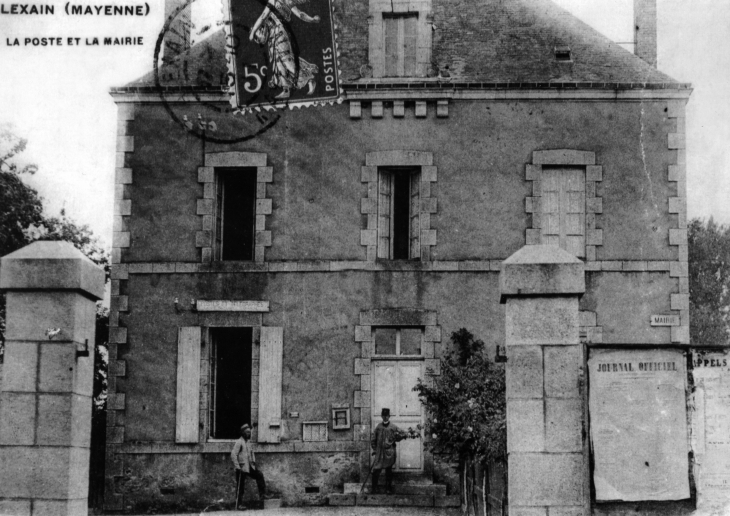 La Mairie et la Poste, vers 1910 (carte postale ancienne). - Alexain