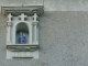 Photo suivante de Arquenay niche-religieuse-de-facade-sur-une-maison-du-centre