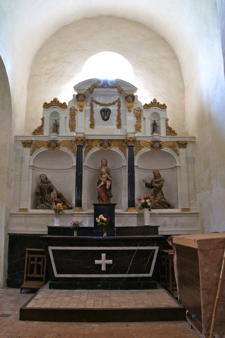 Le retable Notre-Dame du XVIIe siècle, attribué au sculpteur pierre Biardeau. - Azé