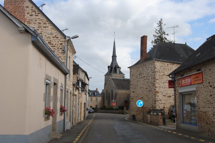 Vue centrale Eglise - Beaulieu-sur-Oudon