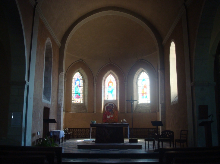 Choeur et autel (marbre de Taude.Grez-en-Bouère) - Bierné
