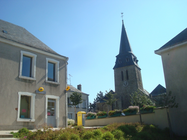 Mairie et l'église - Bierné