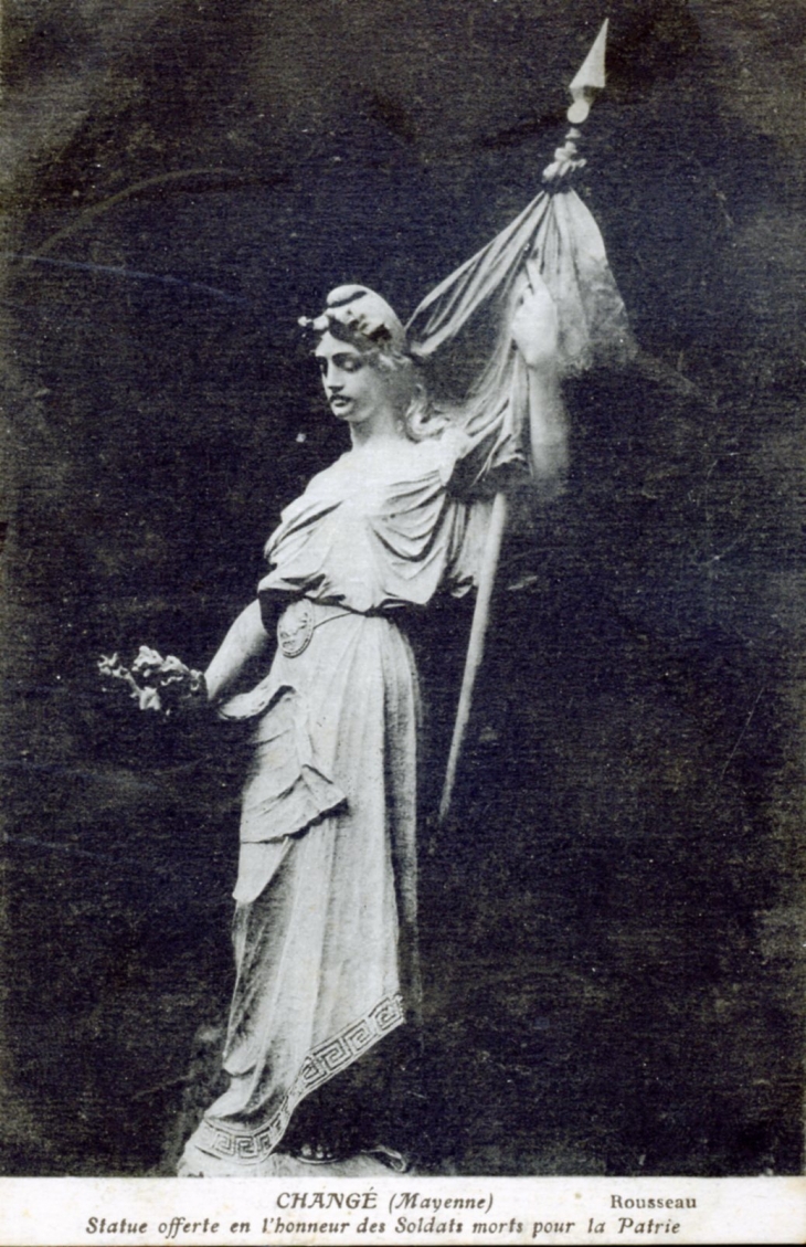 Statue offerte en l'honneur des Soldats morts pour la Patrie, vers 1922 (carte postale ancienne). - Changé