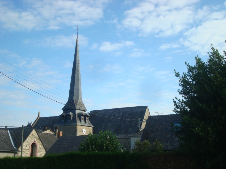  le clocher au-dessus des toits - Châtelain