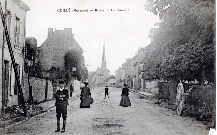 Route de la Guerche, vers 1916 (carte postale ancienne). - Cuillé