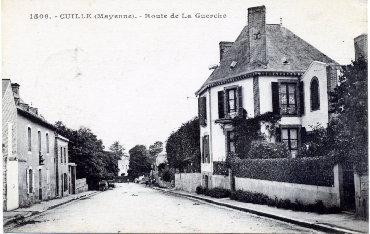Route de la Guerche, vers 1915 (carte postale ancienne). - Cuillé
