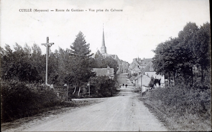 Route de Gastines - Vue prise du Calvaire, vers 1918 (carte postale ancienne). - Cuillé
