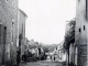 Photo suivante de Cuillé Vieille rue de Gennes, vers 1916 (carte postale ancienne).
