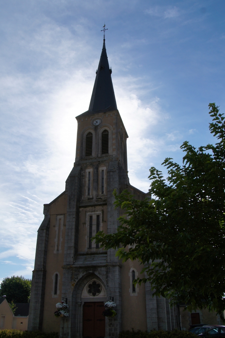 Façade occidentale de l'église Saint Martin du XIXe siècle. - Louverné