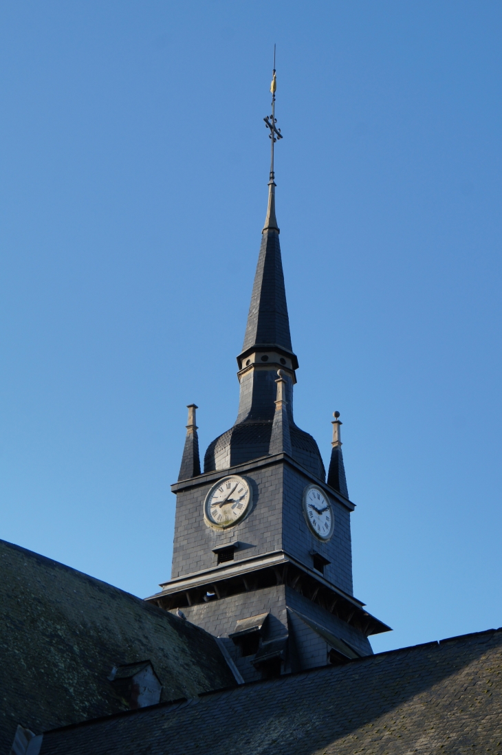 Clocher de l'église Saint-Martin. - Mayenne