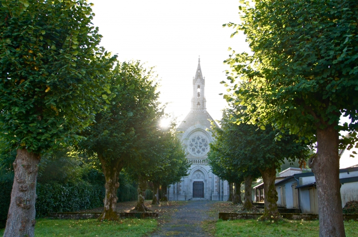 Chapelle, rue Lucien de Montigny. - Mayenne