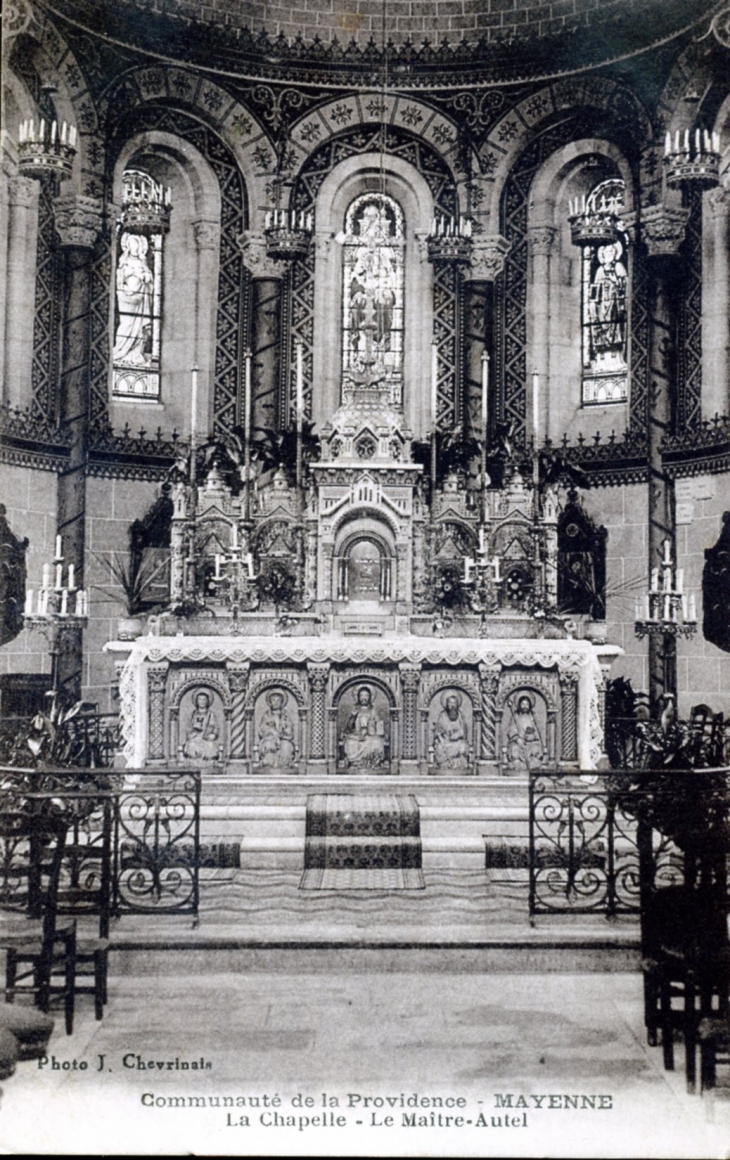 Communauté de la Providence - La Chapelle - Le Maître Autel, vers 1937 (carte postale ancienne). - Mayenne