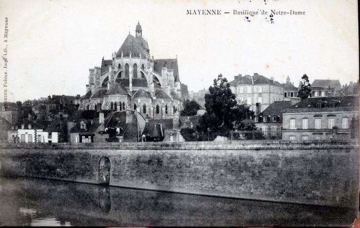 Basilique Notre-Dame, vers 1906 (carte postale ancienne). - Mayenne