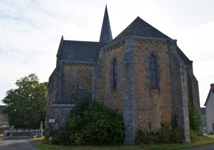Le Chevet de l'église Saint-Martin. - Montflours