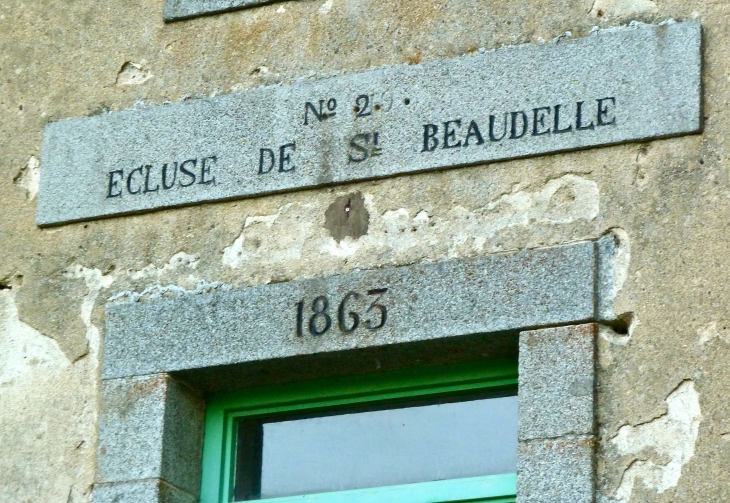 L'écluse de Saint Baudelle. - Saint-Baudelle