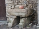Un évier en granit.